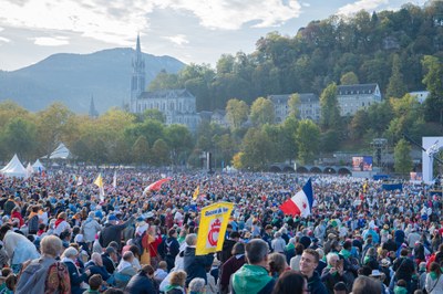 pape lourdes 24