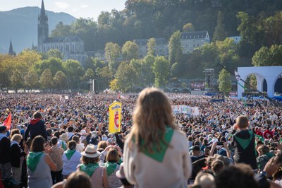 pape lourdes 30