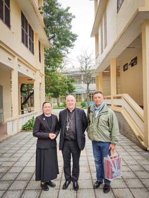 Avec la Supe?rieure ge?ne?rale des  Filles de ND de la Visitation