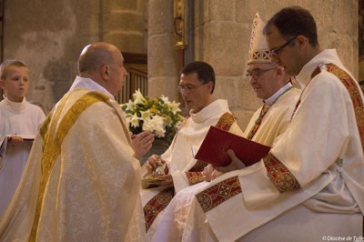 Ordination sacerdotale de Bernard Zimmermann (10).jpg